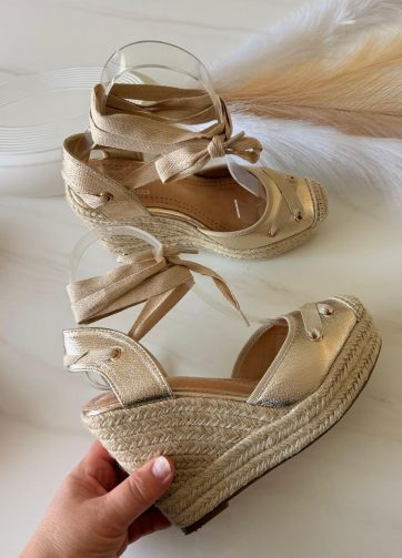 GOLDEN BREEZE