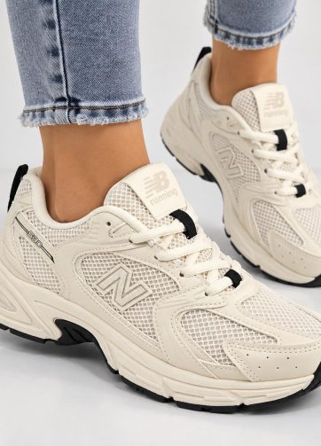 Deportiva estilo running en beige